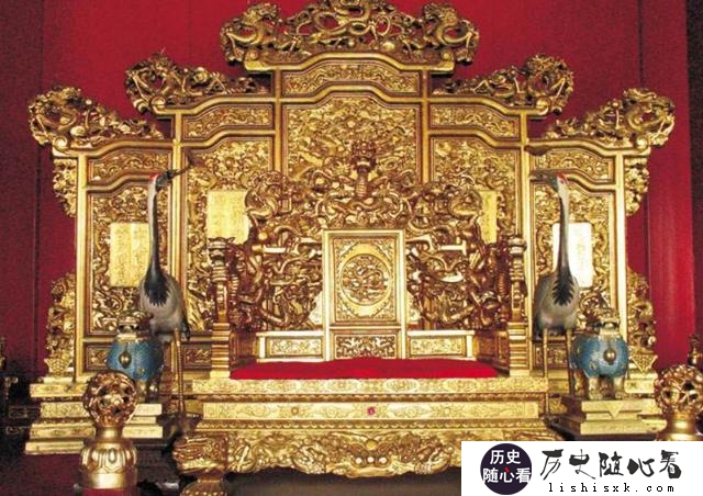 清朝皇帝的龙椅是纯金的吗