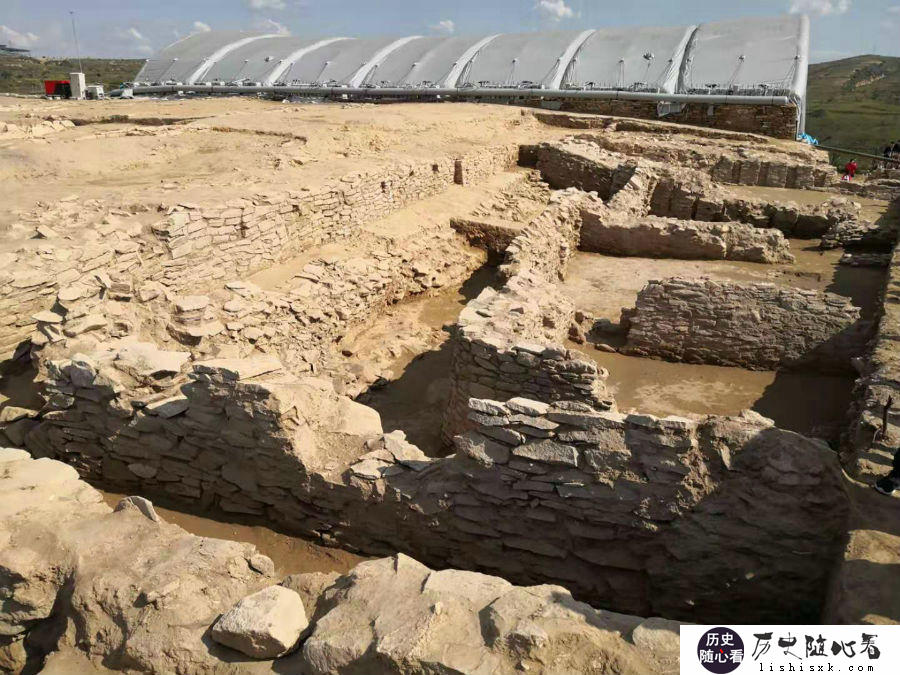 陕西神木石峁遗址皇城台发掘取得重要收获 发现70余件精美石雕遗址
