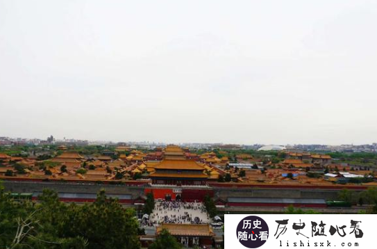 How bad was the defense of the palace during the Jiaqing period?  People can easily enter the palace