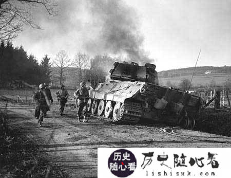 1940年阿登战役：德国坦克翻山让法国防线成摆设_二战