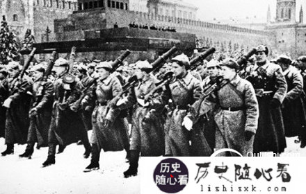 历史上斯大林与希特勒的较量：苏联红场大阅兵_斯大林