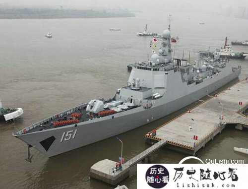 我军战舰曾在台风中对峙外国万吨军舰_战舰