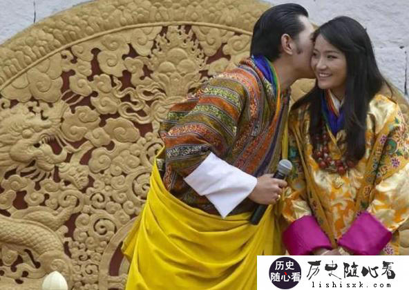 不丹老国王宠爱妾室，王后失宠被打入冷宫，后来如何成为最后赢家_曲登