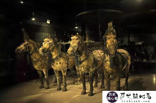 两千年前的“顶级豪车”，秦始皇铜车马，究竟有多少“黑科技”？_秦始皇