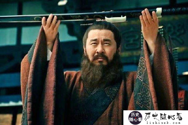 曹操杀吕布时,为何要先勒死再砍头示众呢?