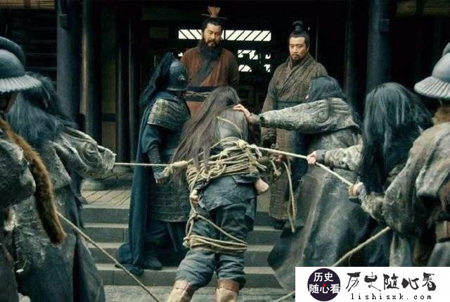 曹操杀吕布时,为何要先勒死再砍头示众呢?