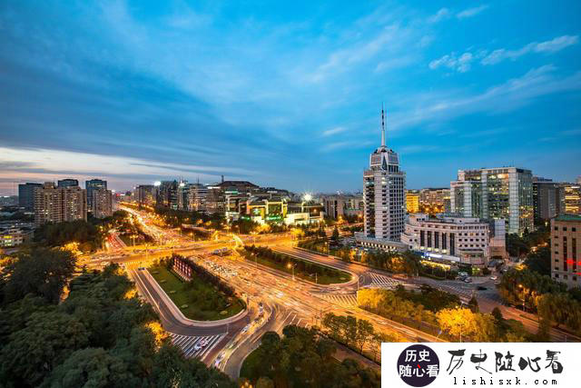 新<a href=http://lishisxk.com/tags-etagid59-0.html target=_blank class=infotextkey>中国</a>成立为什么把祖国首都设立在<a href=http://lishisxk.com/tags-etagid433-0.html target=_blank class=infotextkey>北京</a>？有什么样的考虑？