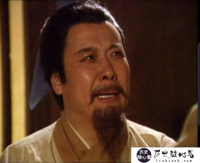 三国演义中刘备知道汉献帝死后痛哭流涕体现了刘备是个什么样的人？