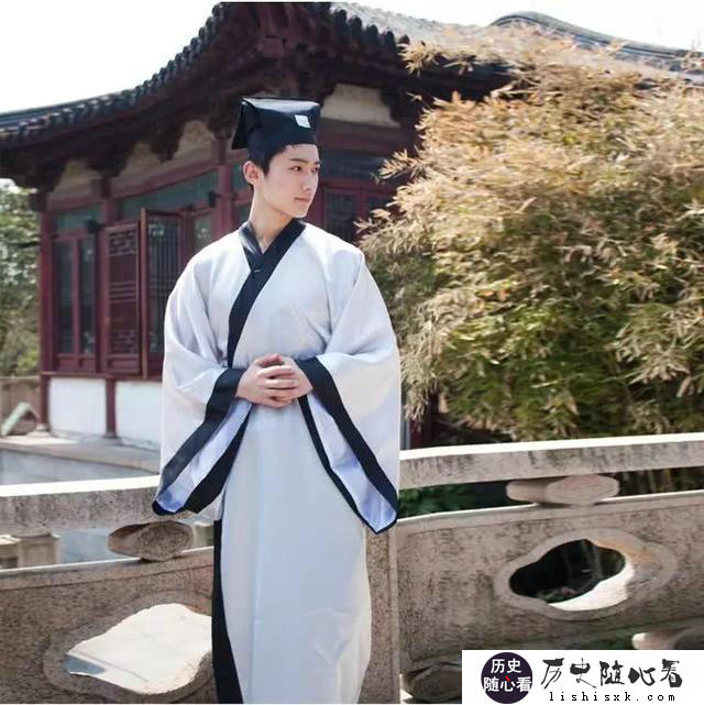 现代普通大学生穿越到明末清初能够资格当上朝廷的宰相之类的吗？