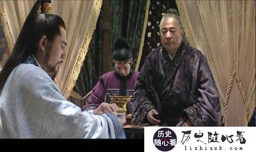 《大明王朝1566》中太监吕芳40年如履薄冰，如何做到全身而退的？