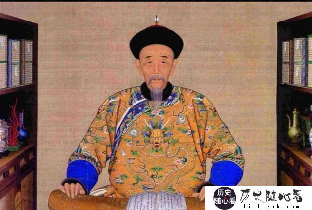 清朝康熙乾隆皇帝在位都在60年以上，他们到底谁的功绩大？