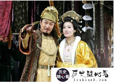 请问古代皇帝皇后不是一起死的，但他们是如何葬在一个墓里，难道先死的不封墓吗？