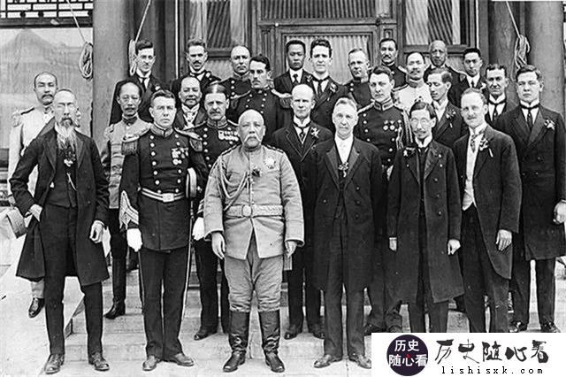 袁世凯拥兵7万就敢篡位，曾国藩领军50万却甘为人臣，他在怕什么？