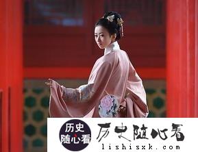 朱元璋深夜批奏折，宫女进去送膳食却被砍头，你如何看待？