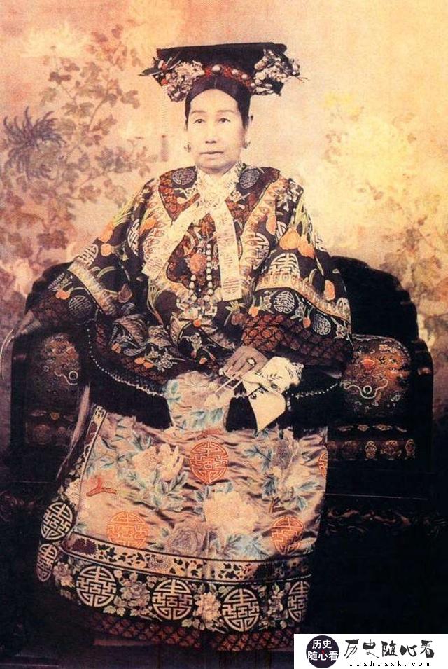 慈禧太后吃饭前要打人吗？真实的历史是怎样的？