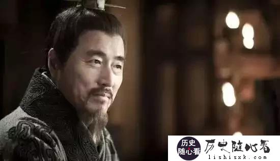 汉初刘邦想要灭萧何九族，萧何怎么做才逃避杀身之祸？