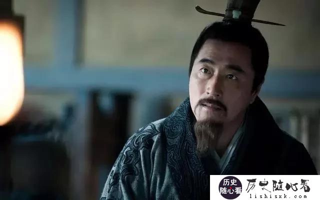 汉初刘邦想要灭萧何九族，萧何怎么做才逃避杀身之祸？