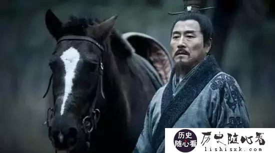 汉初刘邦想要灭萧何九族，萧何怎么做才逃避杀身之祸？