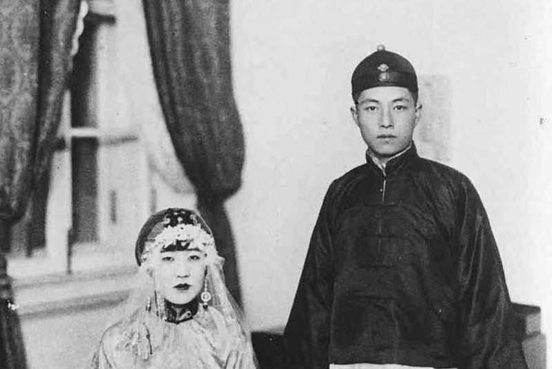 川岛芳子是清朝皇族的日本奸细，死后葬在海拉尔林场