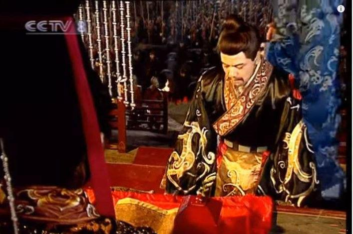 历史上的汉献帝刘协下葬时，魏明帝“制锡衰弁绖”哭之恸