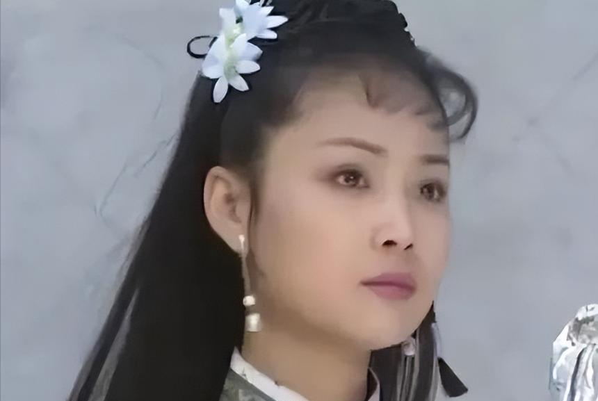 苏麻康熙自幼相爱，却不愿意嫁给康熙，成为清宫中的一个另类女人